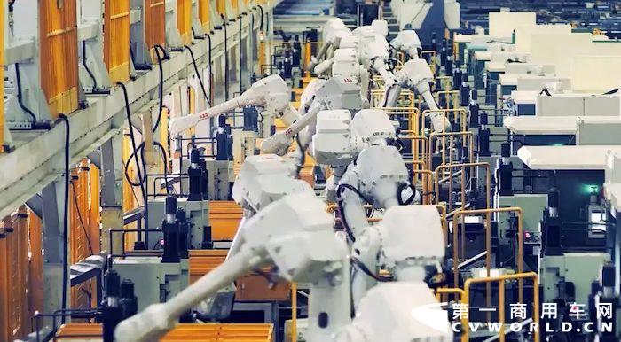 隨著宇通客車、宇通重工相繼公布2021年度業(yè)績報告，宇通集團旗下兩家上市公司均已交出了最新年度成績單。過去一年，面對嚴峻復(fù)雜的外部環(huán)境和各種不利因素，兩家上市公司均實現(xiàn)了營收、凈利雙增。