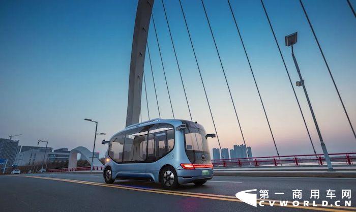 隨著宇通客車、宇通重工相繼公布2021年度業(yè)績報告，宇通集團旗下兩家上市公司均已交出了最新年度成績單。過去一年，面對嚴峻復(fù)雜的外部環(huán)境和各種不利因素，兩家上市公司均實現(xiàn)了營收、凈利雙增。