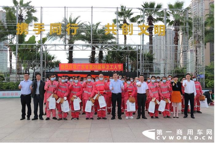 隨著宇通客車、宇通重工相繼公布2021年度業(yè)績報告，宇通集團旗下兩家上市公司均已交出了最新年度成績單。過去一年，面對嚴峻復(fù)雜的外部環(huán)境和各種不利因素，兩家上市公司均實現(xiàn)了營收、凈利雙增。