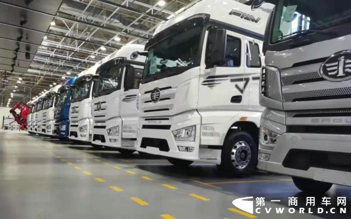 解放J7牽引車2.jpg