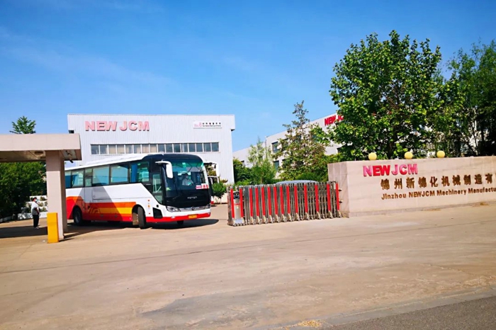 6月2日，首批福田歐輝BJ6126城間客車成功交付錦州新錦化機(jī)械制造有限公司（簡稱“新錦化”），投入新錦化公司員工上下班通勤班車運(yùn)營，為員工提供舒適、安全的通勤接送服務(wù)。