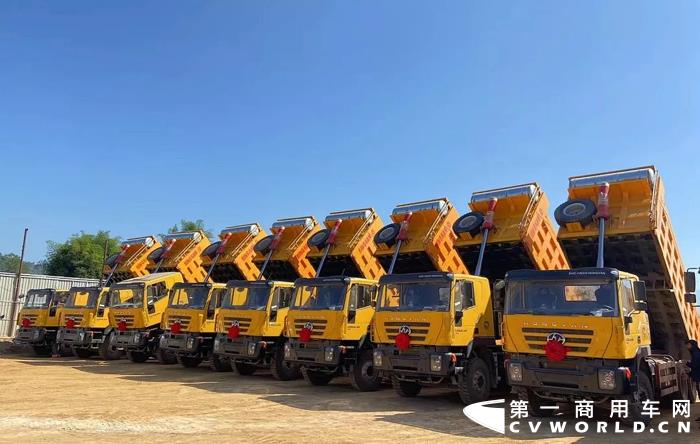 紅巖金剛自卸車(chē)2.jpg