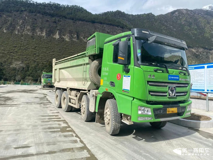 徐工漢風(fēng)自卸車批量交付川藏鐵路項目組！2.png