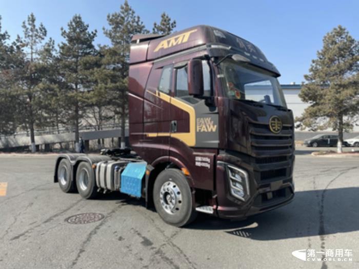 解放J6V牽引車，搭載解放CA6DN2發(fā)動機，最大600馬力，.jpg