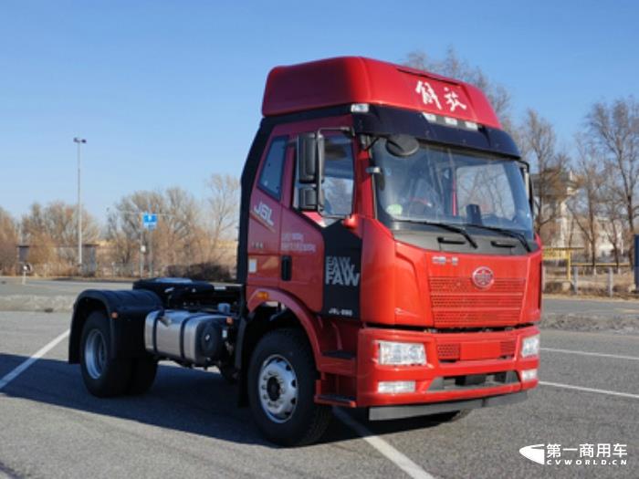 解放J6L 4x2牽引車，搭載解放CA6DK1發(fā)動機，320馬力.jpg