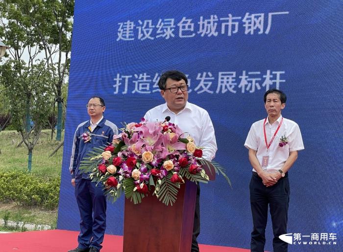 【第一商用車網 原創(chuàng)】最近一段時間，重卡市場各類“大單”頻現(xiàn)，這其中，最火的還是新能源重卡。近日，又有200余輛新能源重卡在馬鞍山完成交車，奔赴“戰(zhàn)場”。