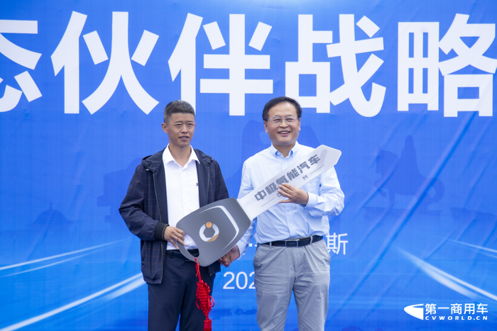 格羅夫首批氫能重卡交車(chē)實(shí)現(xiàn)商業(yè)化運(yùn)營(yíng)2.png