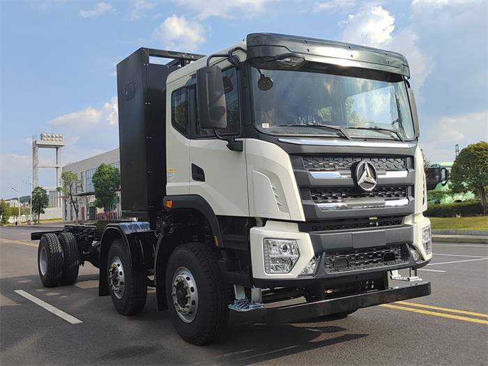【第一商用車網(wǎng)】根據(jù)最新數(shù)據(jù)統(tǒng)計(jì)，2022年8月國內(nèi)新能源重卡市場共計(jì)銷售1847輛，環(huán)比增長28%，同比大漲127%。新能源重卡市場延續(xù)了自去年下半年以來的良好表現(xiàn)，成為重卡市場乃至整個商用車市場表現(xiàn)最為亮眼的細(xì)分領(lǐng)域。