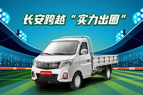 一邊寒冬凜冽，一邊熱火朝天。相距5000多公里的中國與卡塔爾氣候截然相反，但無數(shù)中國球迷的心卻因世界杯激動萬分。根據(jù)官方數(shù)據(jù)，本屆世界杯將有超150萬的球迷現(xiàn)場觀戰(zhàn)，預(yù)計吸引全球50億的觀眾觀賽。