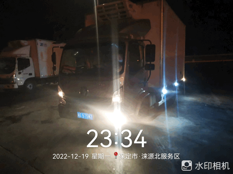 寒風(fēng)冬夜 陜汽輕卡救援服務(wù)暖人心.gif