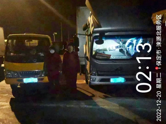 寒風(fēng)冬夜 陜汽輕卡救援服務(wù)暖人心4.jpg
