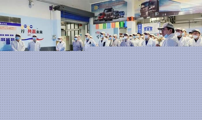 青島整車事業(yè)部涂裝一車間和涂裝二車間召開班產(chǎn)600輛誓師動員會1.jpg