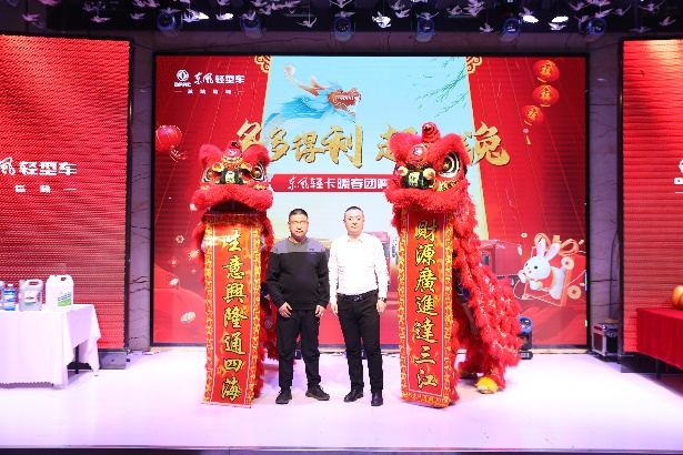 春意漸濃，生機(jī)勃勃，物流行業(yè)飛速復(fù)蘇，卡友們都期待在2023年大干一場。為了讓卡友們擁有得力創(chuàng)富伙伴，繼貴陽、重慶、?？诘日局螅瑬|風(fēng)輕卡暖春團(tuán)購會北京站如期舉行，暖春行+團(tuán)購會，花樣玩法為卡友帶了創(chuàng)富新體驗。