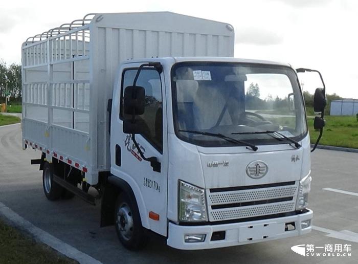 在工信部第367-368批新車(chē)申報(bào)公示中，解放又一次以全卡車(chē)陣容亮相，其中最吸引眼球莫過(guò)于包括J7燃?xì)鉅恳?chē)在內(nèi)的大馬力的牽引車(chē)產(chǎn)品組隊(duì)亮相，要知道，J7已經(jīng)連續(xù)缺席5批次新車(chē)公示了。