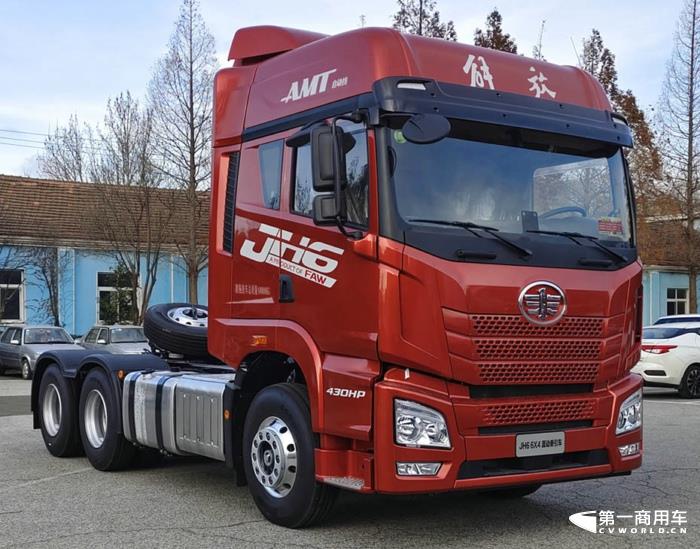 在工信部第367-368批新車(chē)申報(bào)公示中，解放又一次以全卡車(chē)陣容亮相，其中最吸引眼球莫過(guò)于包括J7燃?xì)鉅恳?chē)在內(nèi)的大馬力的牽引車(chē)產(chǎn)品組隊(duì)亮相，要知道，J7已經(jīng)連續(xù)缺席5批次新車(chē)公示了。