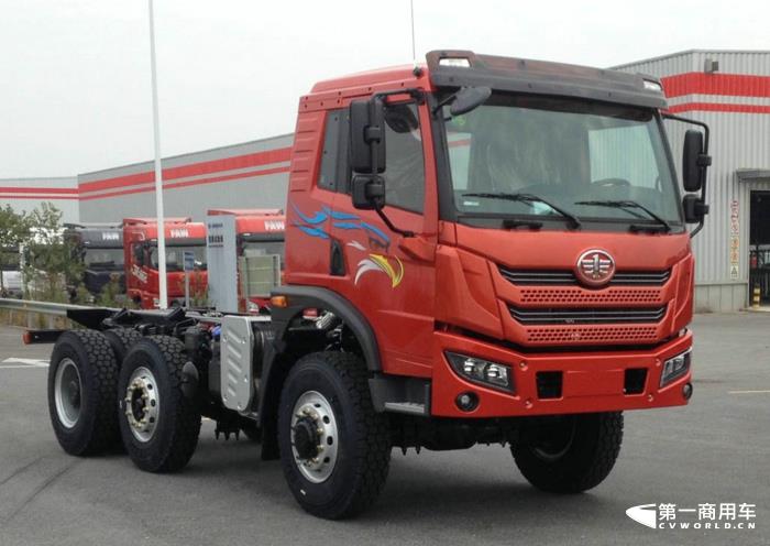 在工信部第367-368批新車(chē)申報(bào)公示中，解放又一次以全卡車(chē)陣容亮相，其中最吸引眼球莫過(guò)于包括J7燃?xì)鉅恳?chē)在內(nèi)的大馬力的牽引車(chē)產(chǎn)品組隊(duì)亮相，要知道，J7已經(jīng)連續(xù)缺席5批次新車(chē)公示了。