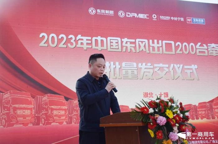 200臺(tái)東風(fēng)新汽燃油牽引車出口非洲5.jpg