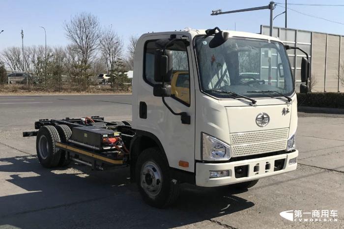 【第一商用車網(wǎng) 原創(chuàng)】在工信部第369批新車申報公示中，解放700馬力牽引車來了！