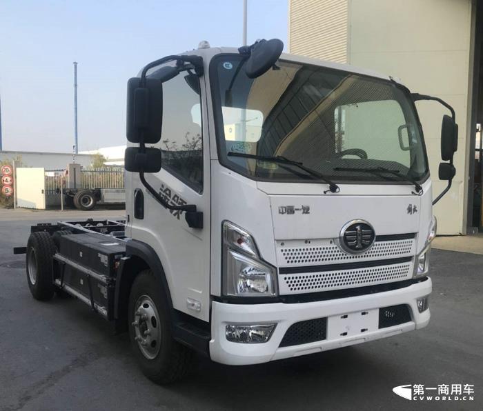【第一商用車網(wǎng) 原創(chuàng)】在工信部第369批新車申報公示中，解放700馬力牽引車來了！