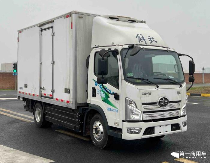 【第一商用車網(wǎng) 原創(chuàng)】在工信部第369批新車申報公示中，解放700馬力牽引車來了！