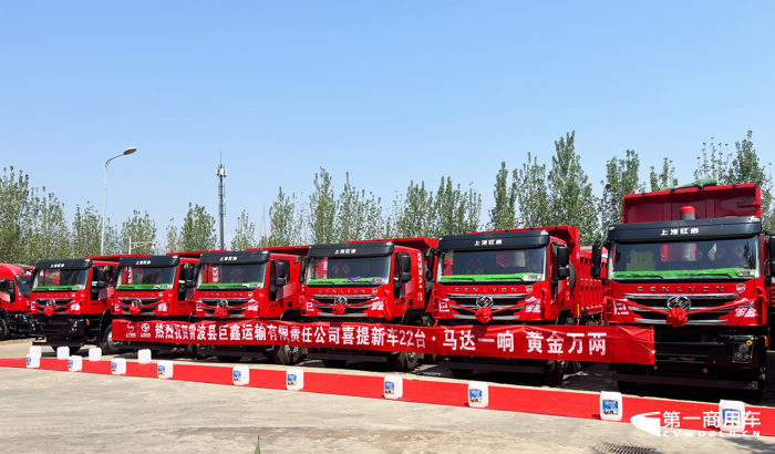紅巖杰獅自卸車批量交付四川用戶3.png