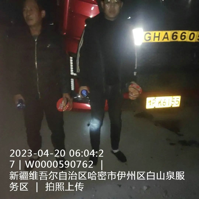沙塵暴驅(qū)車307公里深夜外出救援4.jpg