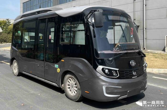 【第一商用車網 原創(chuàng)】在第370批新車申報公示中，共有30款產品掛解放牌商標，規(guī)模仍不算太大，但細看仍是亮點多多。