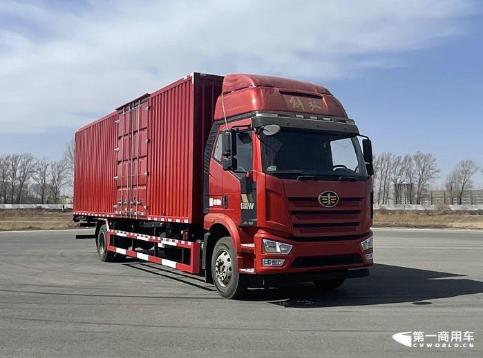 【第一商用車網 原創(chuàng)】在第370批新車申報公示中，共有30款產品掛解放牌商標，規(guī)模仍不算太大，但細看仍是亮點多多。