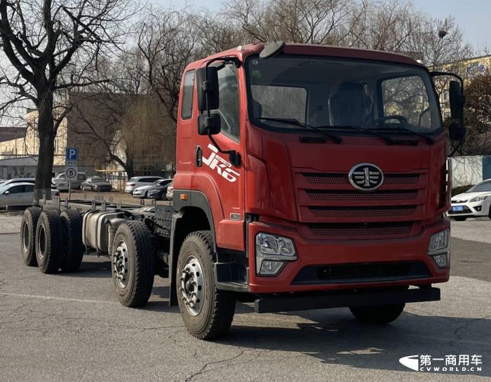 【第一商用車網 原創(chuàng)】在第370批新車申報公示中，共有30款產品掛解放牌商標，規(guī)模仍不算太大，但細看仍是亮點多多。