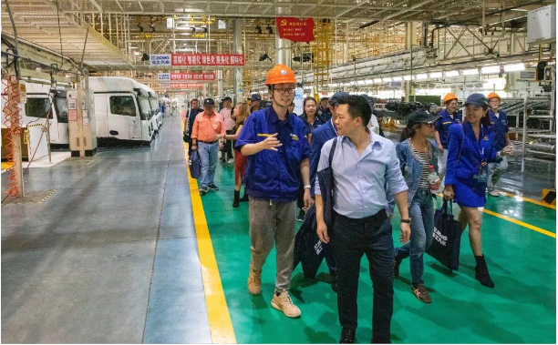 匠心承載 智見未來！400名國際客戶相聚徐工汽車3.png