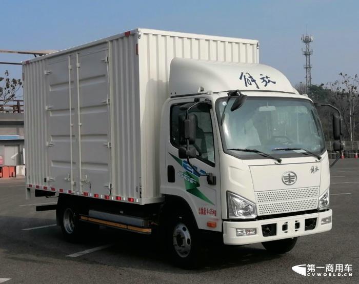 【第一商用車網(wǎng) 原創(chuàng)】一汽解放在第371批新車申報(bào)公示又展示了一次全卡車陣容，又是一次新能源產(chǎn)品“井噴”的亮相，本批次解放新能源產(chǎn)品占比超過(guò)40%，其中純電動(dòng)重卡和輕卡都達(dá)到6款，非常抓人眼球