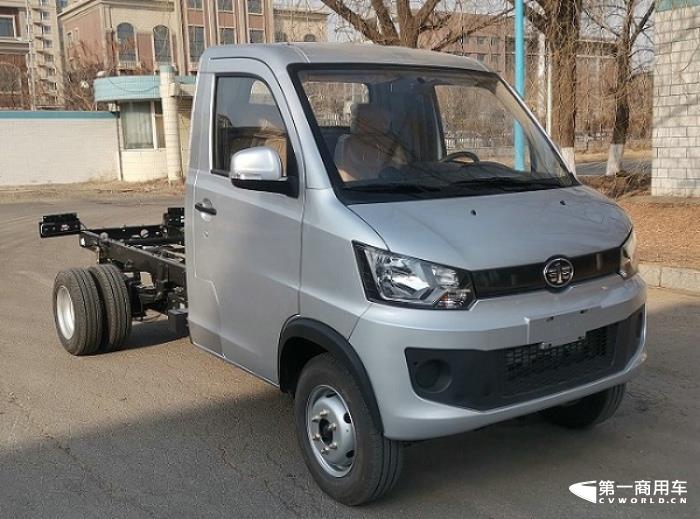 【第一商用車網(wǎng) 原創(chuàng)】一汽解放在第371批新車申報(bào)公示又展示了一次全卡車陣容，又是一次新能源產(chǎn)品“井噴”的亮相，本批次解放新能源產(chǎn)品占比超過(guò)40%，其中純電動(dòng)重卡和輕卡都達(dá)到6款，非常抓人眼球