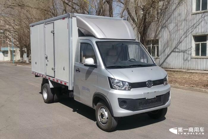 【第一商用車網(wǎng) 原創(chuàng)】一汽解放在第371批新車申報(bào)公示又展示了一次全卡車陣容，又是一次新能源產(chǎn)品“井噴”的亮相，本批次解放新能源產(chǎn)品占比超過(guò)40%，其中純電動(dòng)重卡和輕卡都達(dá)到6款，非常抓人眼球