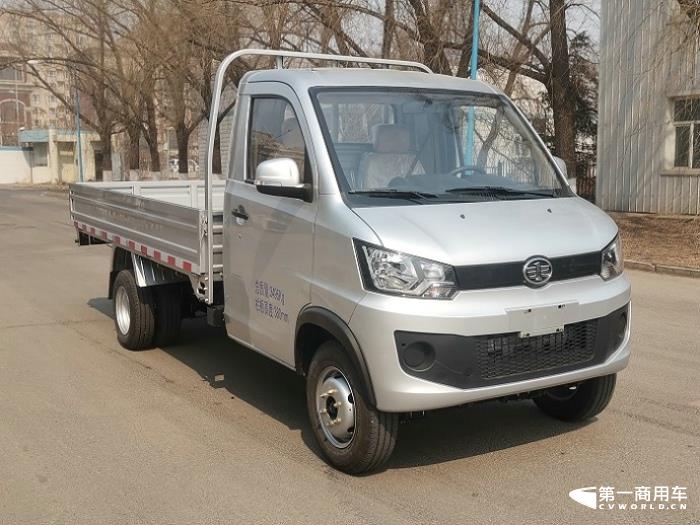【第一商用車網(wǎng) 原創(chuàng)】一汽解放在第371批新車申報(bào)公示又展示了一次全卡車陣容，又是一次新能源產(chǎn)品“井噴”的亮相，本批次解放新能源產(chǎn)品占比超過(guò)40%，其中純電動(dòng)重卡和輕卡都達(dá)到6款，非常抓人眼球