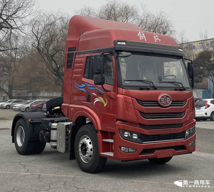 【第一商用車網(wǎng) 原創(chuàng)】一汽解放在第371批新車申報(bào)公示又展示了一次全卡車陣容，又是一次新能源產(chǎn)品“井噴”的亮相，本批次解放新能源產(chǎn)品占比超過(guò)40%，其中純電動(dòng)重卡和輕卡都達(dá)到6款，非常抓人眼球