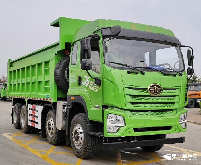 【第一商用車網(wǎng) 原創(chuàng)】一汽解放在第371批新車申報(bào)公示又展示了一次全卡車陣容，又是一次新能源產(chǎn)品“井噴”的亮相，本批次解放新能源產(chǎn)品占比超過(guò)40%，其中純電動(dòng)重卡和輕卡都達(dá)到6款，非常抓人眼球
