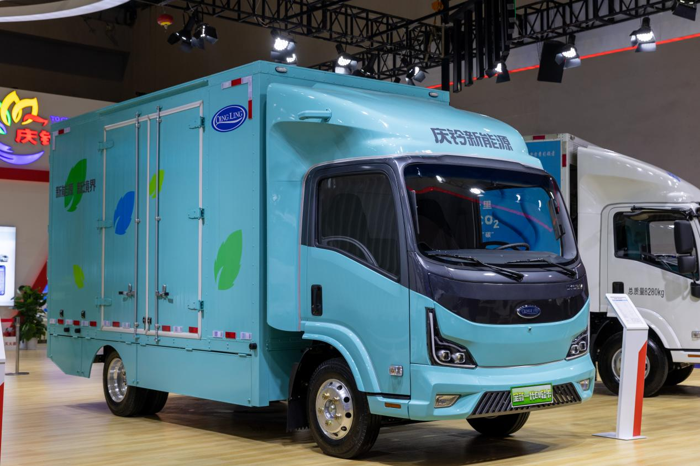 慶鈴五十鈴多款精品車型亮相第二十五屆重慶車展2.png