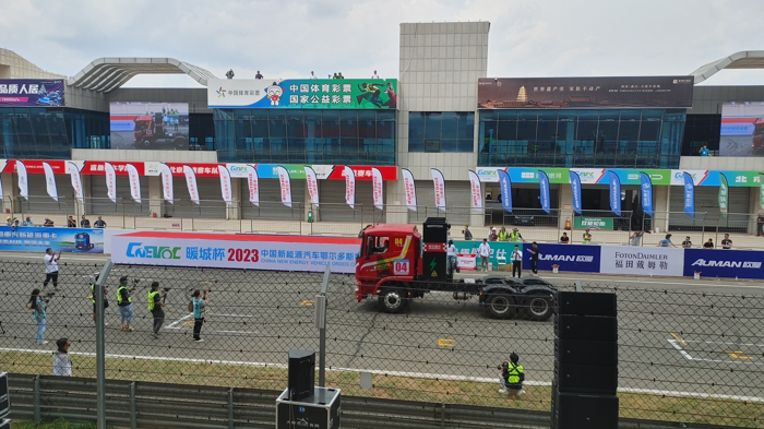 風(fēng)馳電掣，耐久為王 聯(lián)合重卡純電動(dòng)牽引車挑戰(zhàn)耐久及操控考驗(yàn)2.png