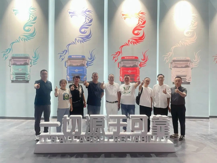 新品龍擎動力牽引車迎來首家行業(yè)大客戶3.jpg