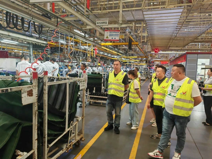 新品龍擎動力牽引車迎來首家行業(yè)大客戶4.jpg