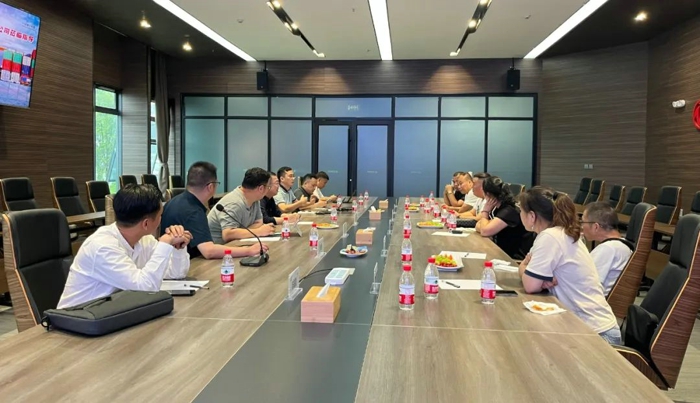 新品龍擎動力牽引車迎來首家行業(yè)大客戶2.jpg