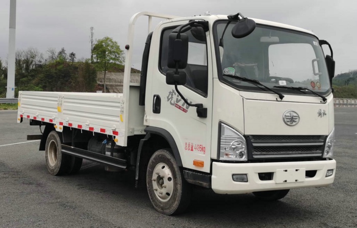 【第一商用車網(wǎng) 原創(chuàng)】解放在工信部第372批新車申報(bào)公示的陣容比前幾批要小很多。本批次共有16款產(chǎn)品掛解放牌商標(biāo)，年內(nèi)首次單批次申報(bào)產(chǎn)品數(shù)不足20款。規(guī)模上是小了，但細(xì)看仍是亮點(diǎn)多多，還創(chuàng)下不少“紀(jì)錄”。