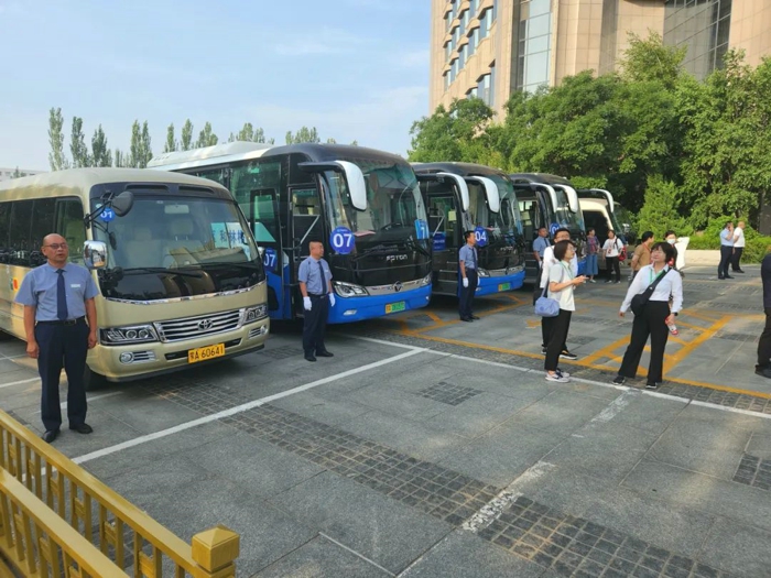 福田歐輝榮耀護(hù)航中國綠色算力大會(huì)2.jpg