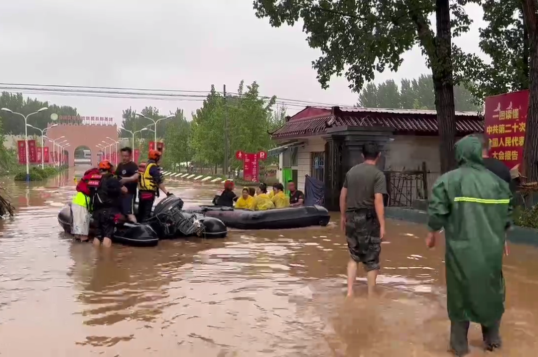 三一奮戰(zhàn)抗洪一線4.png
