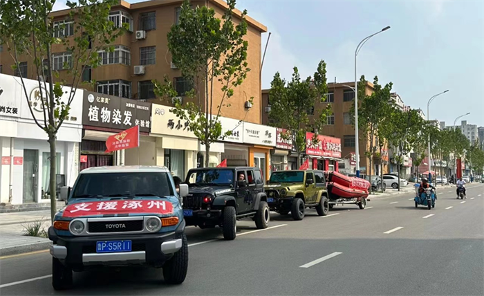 【第一商用車網(wǎng) 原創(chuàng)】災(zāi)難面前，許多商用車企業(yè)、物流企業(yè)及卡友們都積極加入救援行列，全力支持搶險救災(zāi)工作，留下了很多溫暖人心的畫面。
