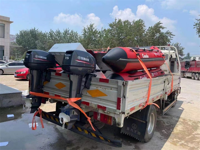 【第一商用車網(wǎng) 原創(chuàng)】災(zāi)難面前，許多商用車企業(yè)、物流企業(yè)及卡友們都積極加入救援行列，全力支持搶險救災(zāi)工作，留下了很多溫暖人心的畫面。