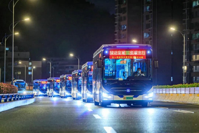 【第一商用車網(wǎng) 原創(chuàng)】7月份，商用車整體銷量環(huán)比6月份有所下滑，同比則繼續(xù)增長(zhǎng)，但增幅有所縮窄，具體到各個(gè)細(xì)分市場(chǎng)來看，增長(zhǎng)，仍是7月份商用車市場(chǎng)的主要關(guān)鍵詞。