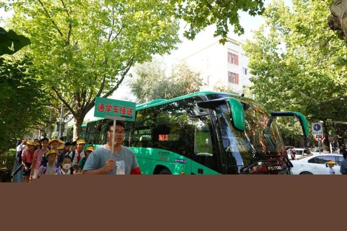 福田歐輝守護(hù)北京通學(xué)“安全快車道”.jpg
