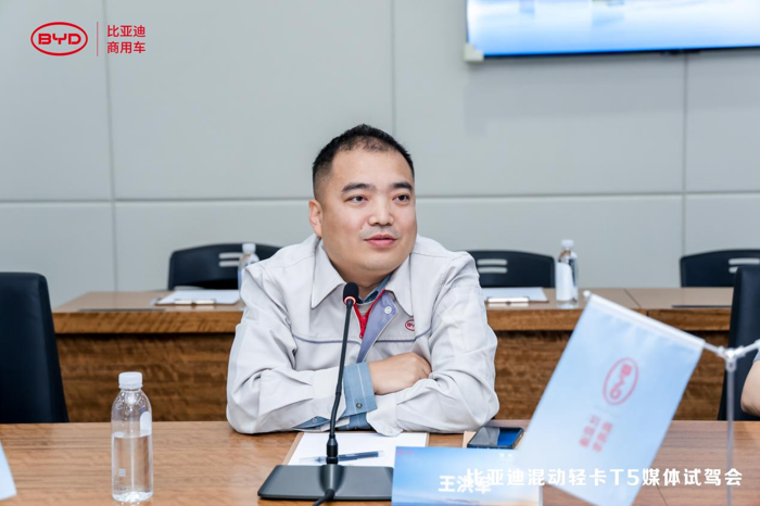 比亞迪首款混動(dòng)輕卡出自這里 探秘比亞迪全球首座卡車智慧工廠3.png