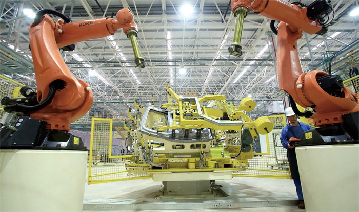 在近日由第一商用車網(wǎng)主辦的2023（第八屆）“誰是第一”商用車年度評選總決賽暨頒獎典禮中，江西五十鈴D-MAX V-CROSS從強手如云的競爭中脫穎而出，成功斬獲“2023年度第一硬派豪華皮卡”大獎。